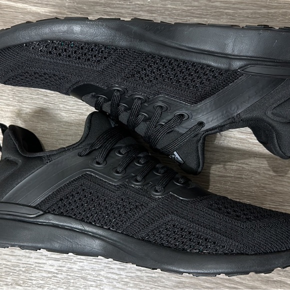 NWOT APL Women’s techloom tracer - Picture 4 of 4